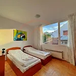 Apartment Tranquil Retreat In The Heart Of Sofia: 2br
