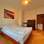 Tranquil Retreat In The Heart Of Sofia: 2br * Sofia