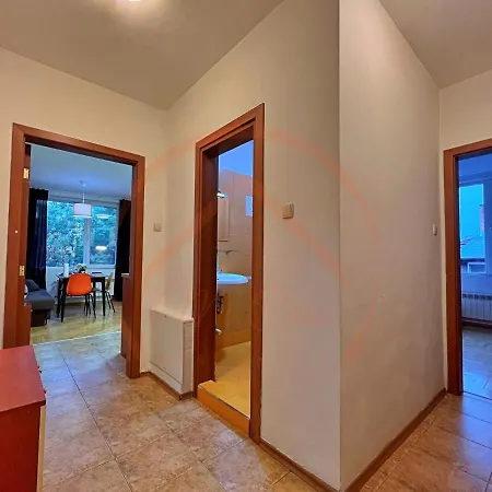 Tranquil Retreat In The Heart Of Sofia: 2br 公寓