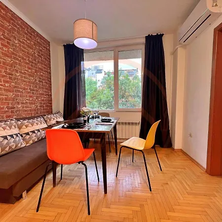 Tranquil Retreat In The Heart Of Sofia: 2br Apartament