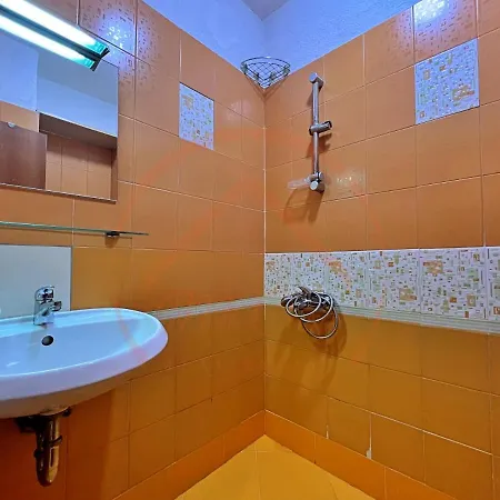 Tranquil Retreat In The Heart Of Sofia: 2br 索菲亞