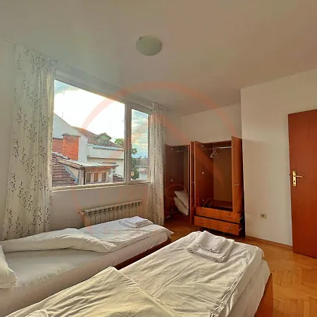 Tranquil Retreat In The Heart Of Sofia: 2br 索菲亞