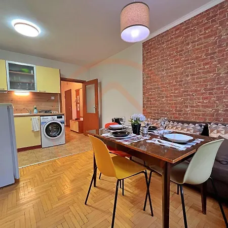 Tranquil Retreat In The Heart Of Sofia: 2br 公寓